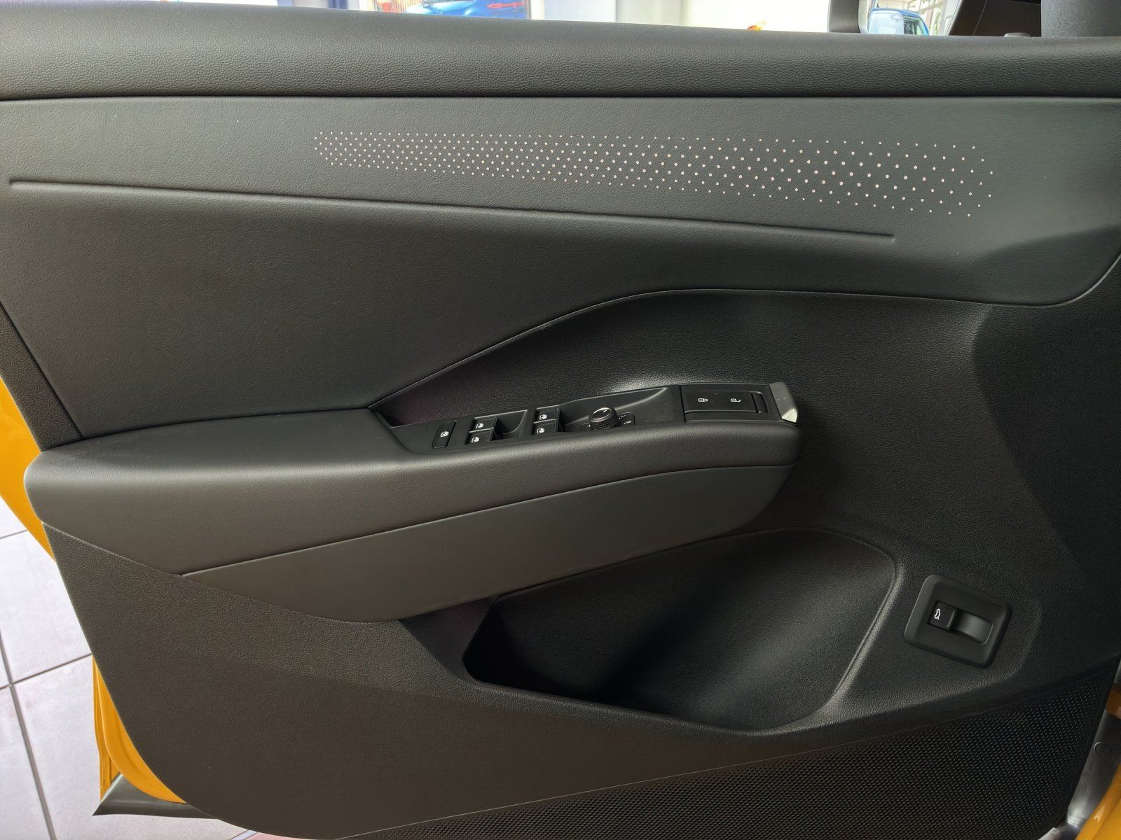 Fahrzeugabbildung Volkswagen T-Roc 1.5 eTSI W Style AHK,Kamera,LED,Navi,PDC