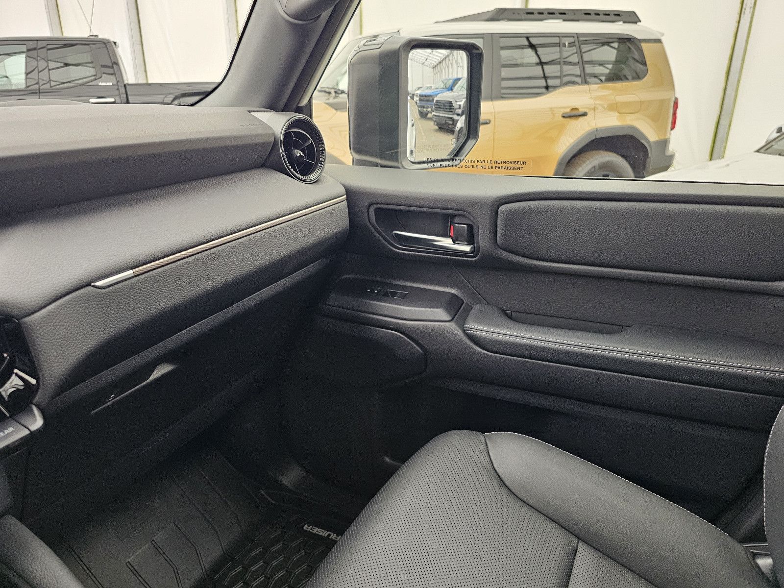 Fahrzeugabbildung Toyota Land Cruiser Premium Hybrid T1 72.000EUR! Stock!