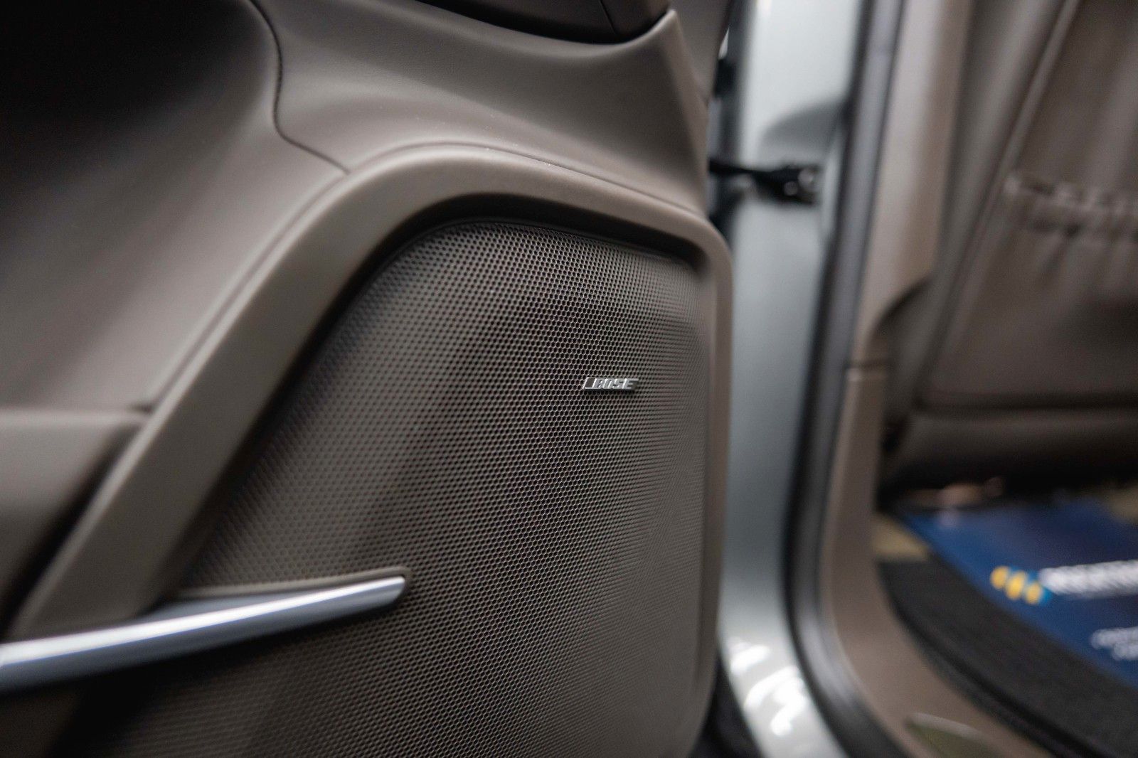 Fahrzeugabbildung Porsche Cayenne S Sport-Design Paket Carbon KERAMIK *LED