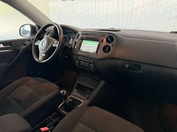 Volkswagen Tiguan - 12