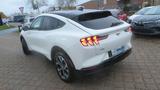 Ford MustangMach-E AWD - weiße Ford Mustang Mach-E
