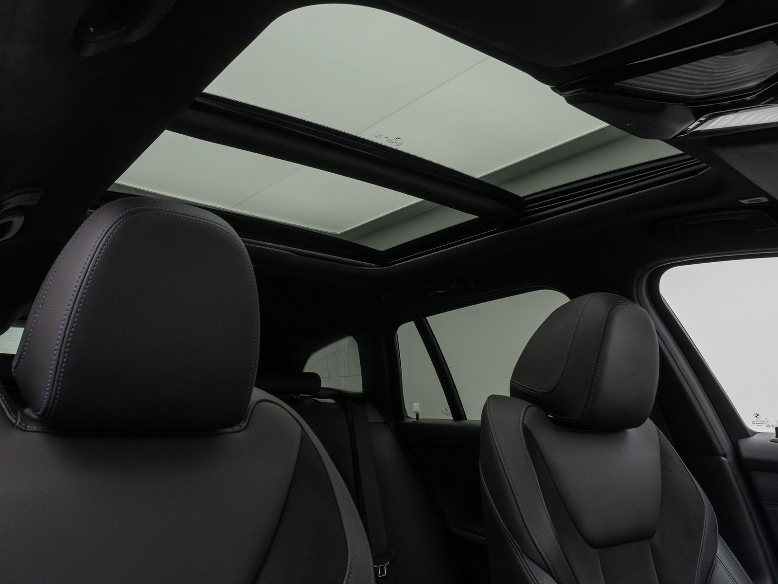 Fahrzeugabbildung BMW 320i M Sport Panorama Kamera DAB H/K AHK 19Zoll
