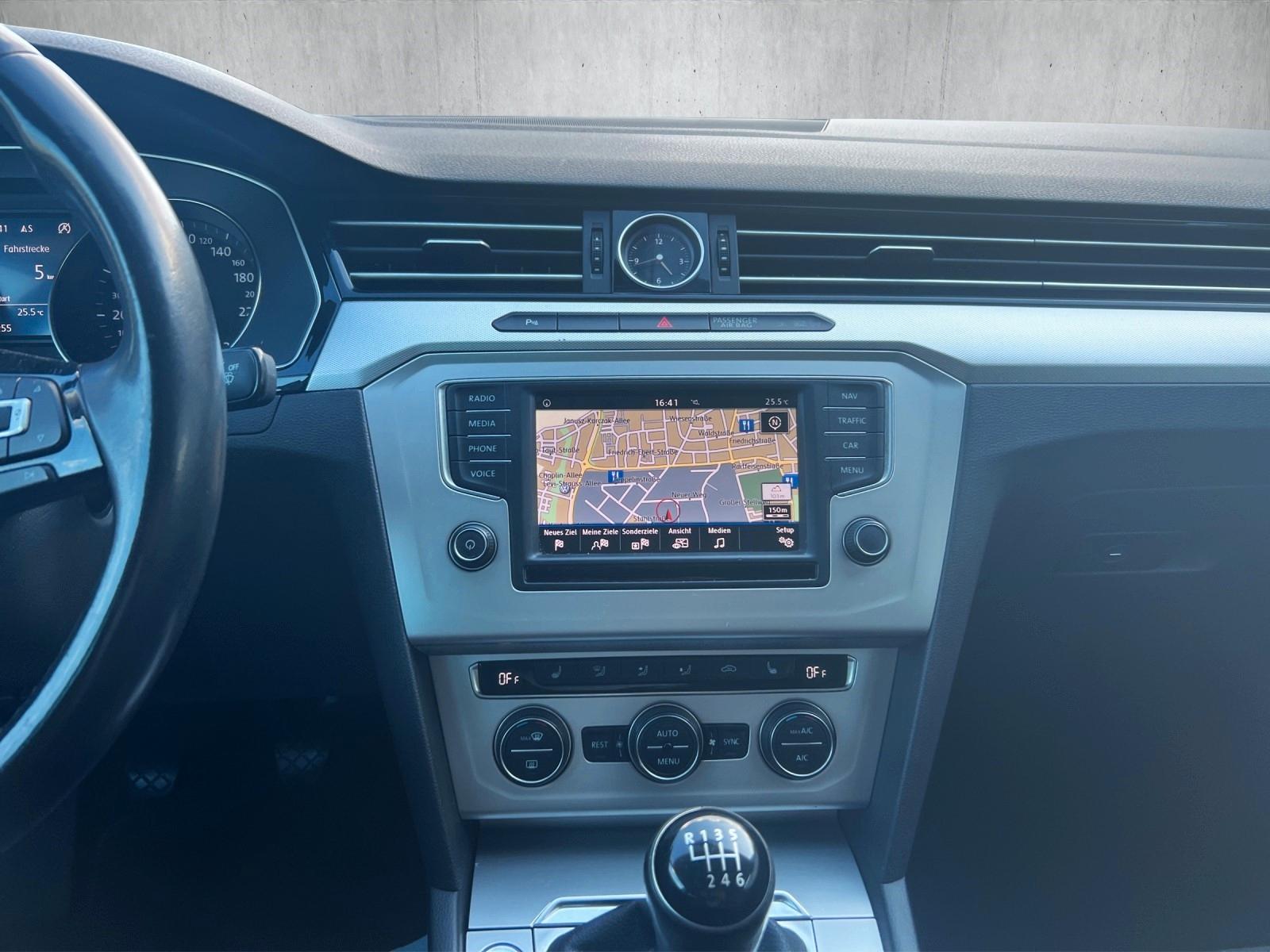 Volkswagen PASSAT°LIMO°COMFORTLINE°NAV°LED°SHZ°ACC°PDC°