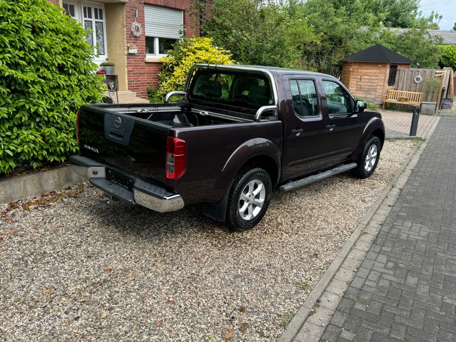 NISSAN NAVARA 2.5 dCi 190ch 4X4 - DOUBLE CAB - HARD-TOP - ATTELAGE - SIÈGES CHAUFFANTS - CLIM BIZONE