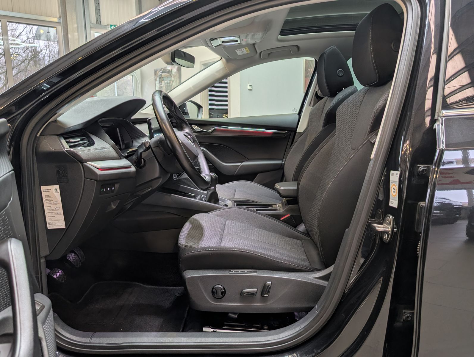 Fahrzeugabbildung SKODA Octavia 2.0 TDI First Edition LED Memory Pano 17