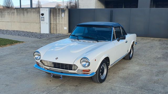 Fiat 124 Spider ( RESTAURO TOTALE )