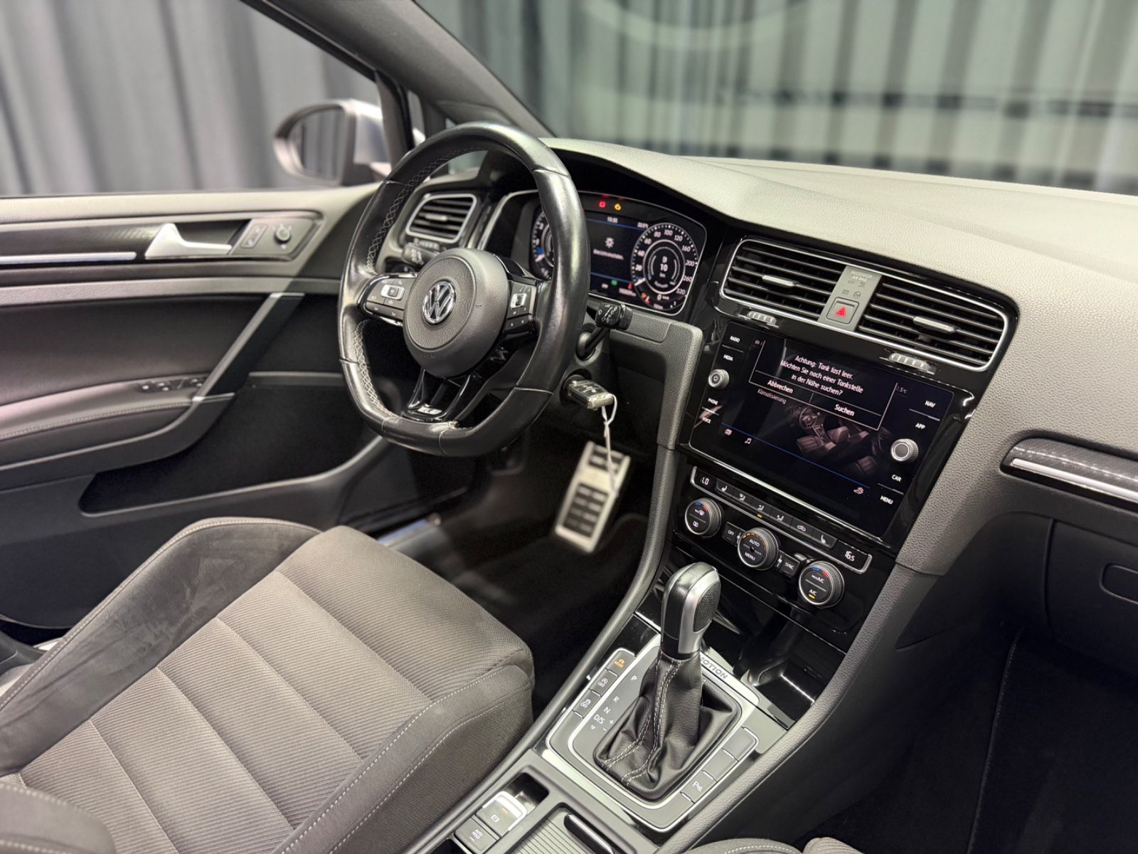 Fahrzeugabbildung Volkswagen Golf VII 2.0 R 4Motion |DSG|VIRTUAL|2.HAND