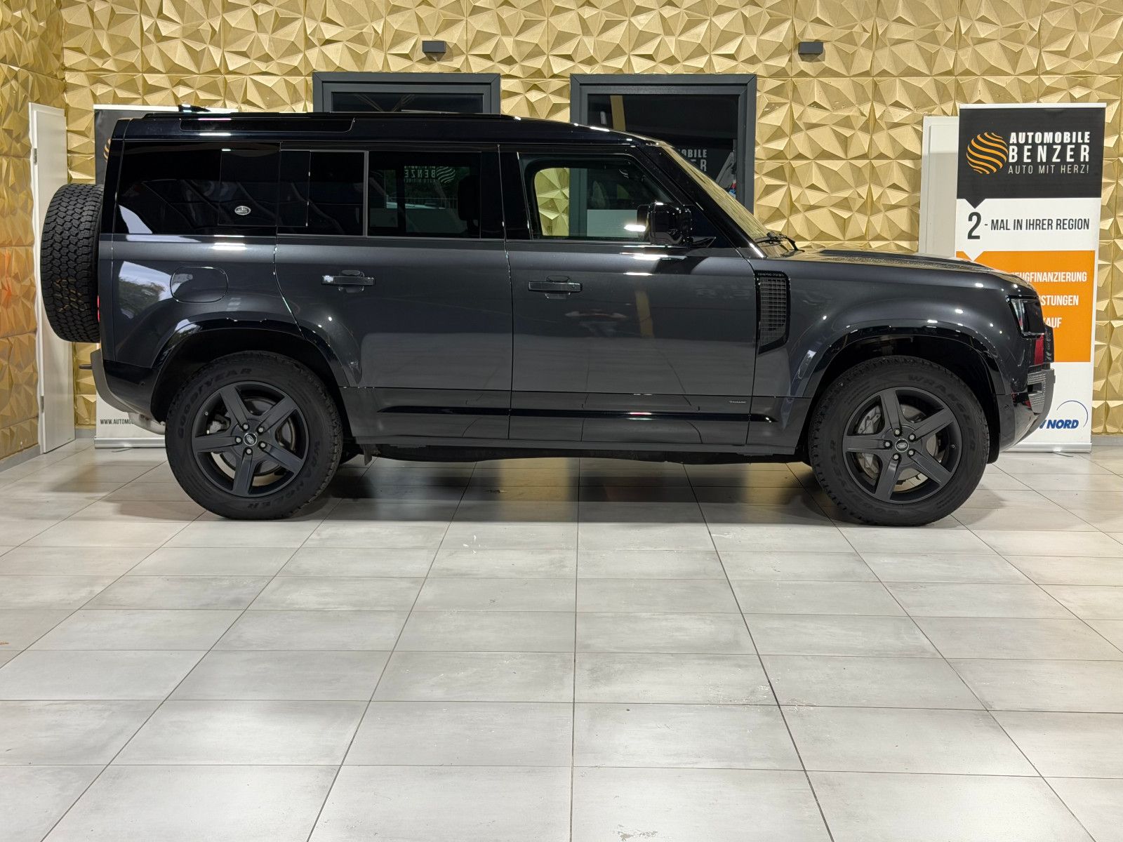 Fahrzeugabbildung Land Rover Defender 110 X-Dynamic SE/PANO/360''KAM/MEREDIAN