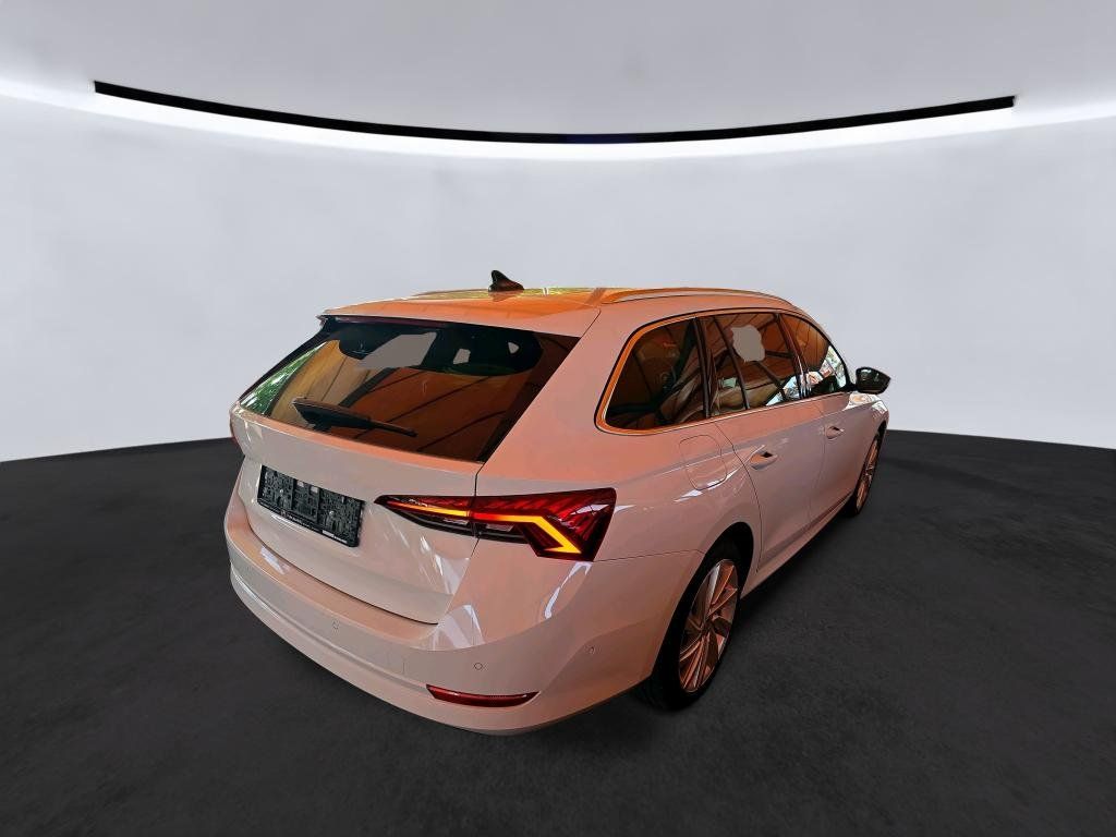 Fahrzeugabbildung SKODA Octavia Combi 1.4 TSI iV Style/KAMERA/ACC/HUD/