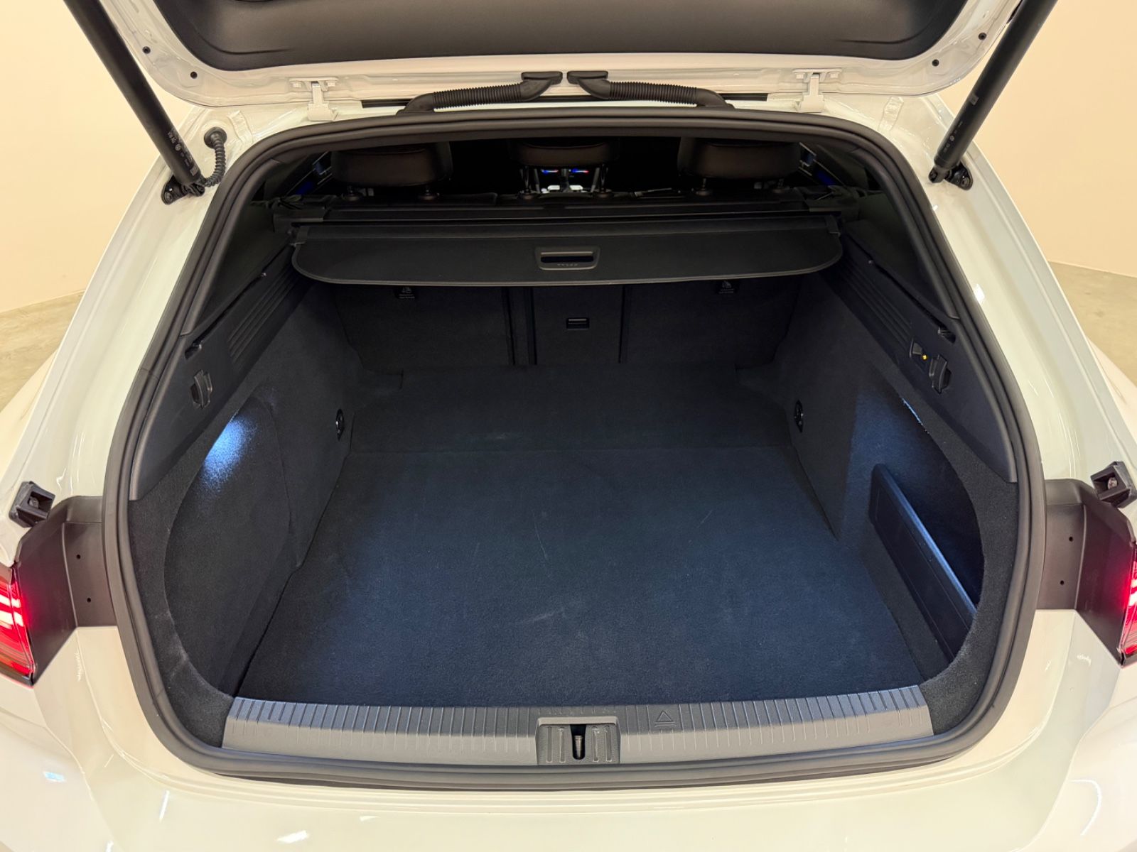 Volkswagen Arteon SB R 4Motion/PANO/AHK/IQ-Light/HUD/R-KAM foto 22