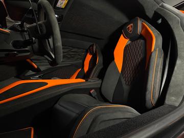 صورة 8 لـ 2024 Lamborghini REVUELTO
