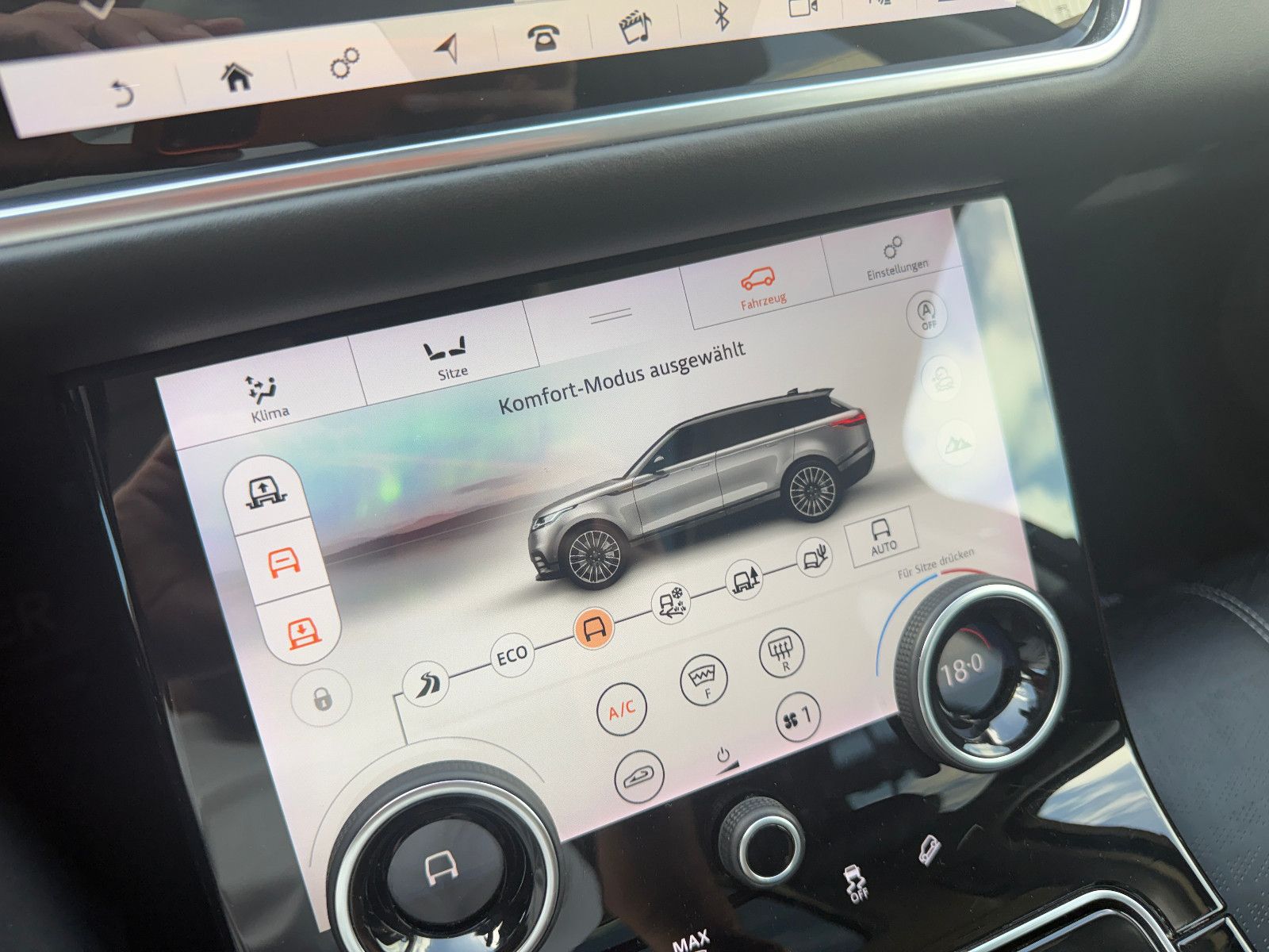 Fahrzeugabbildung Land Rover Range Rover Velar SE/PANO/KAMERA/MERIDIAN/MASSAG