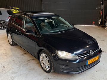 Volkswagen Golf - 2