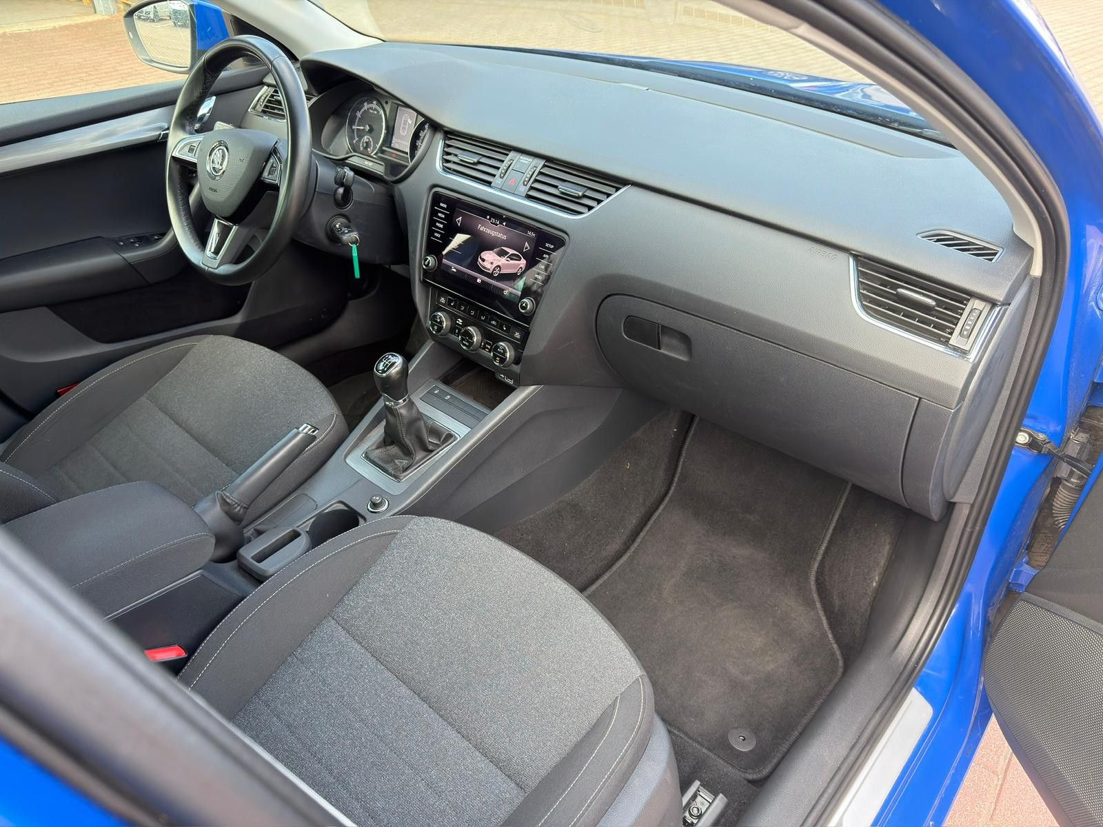 Fahrzeugabbildung SKODA Octavia Lim.*STNDHZNG*SZHZNG*TEMPOMAT*CARPLAY*
