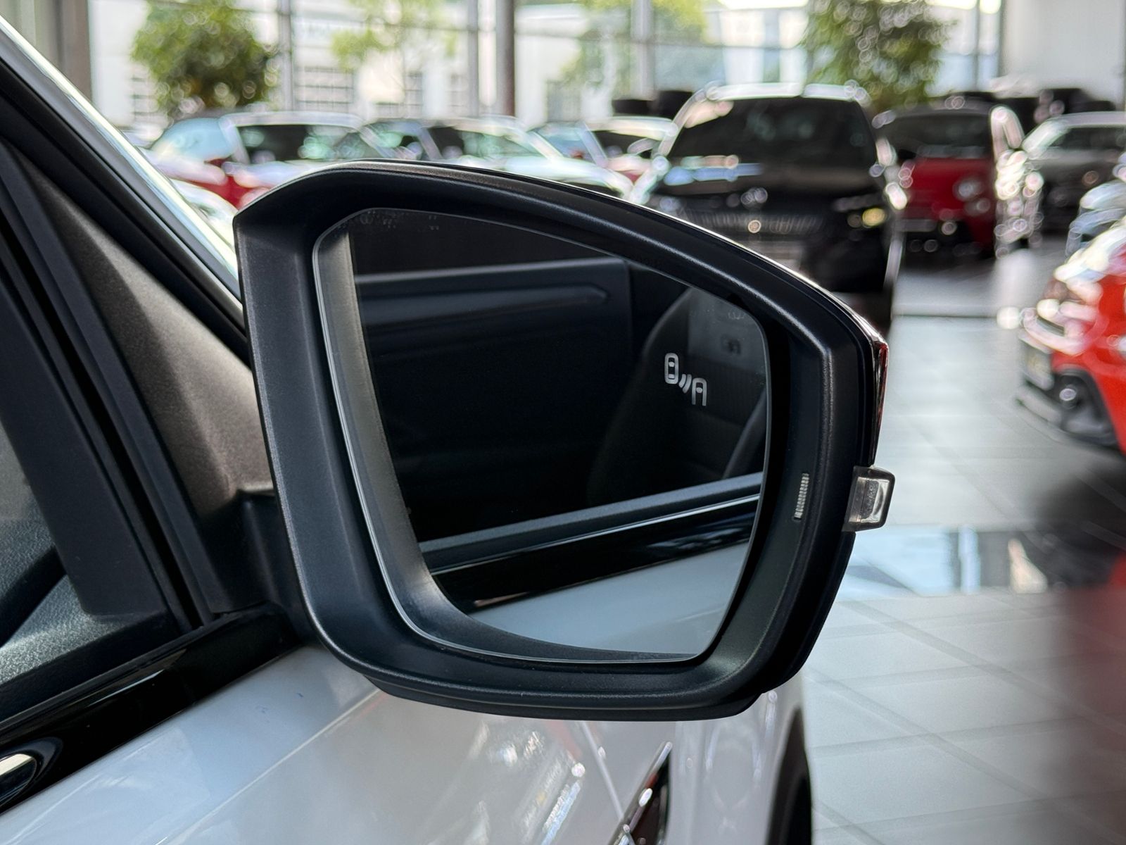 Fahrzeugabbildung Volkswagen T-Roc Cabriolet R-Line Black AHK LED RFK 19"