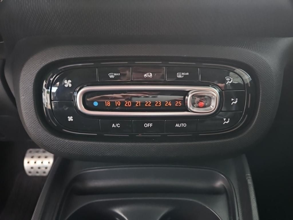 Fahrzeugabbildung Smart fortwo 52 kW passion Brabus LED Navi SHZ Pano