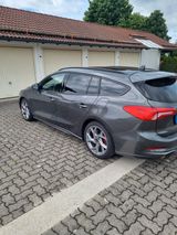 Ford Focus 2,3 EcoBoost ST Styling-Paket Turnier ... - Ford Focus: ST Styling Paket