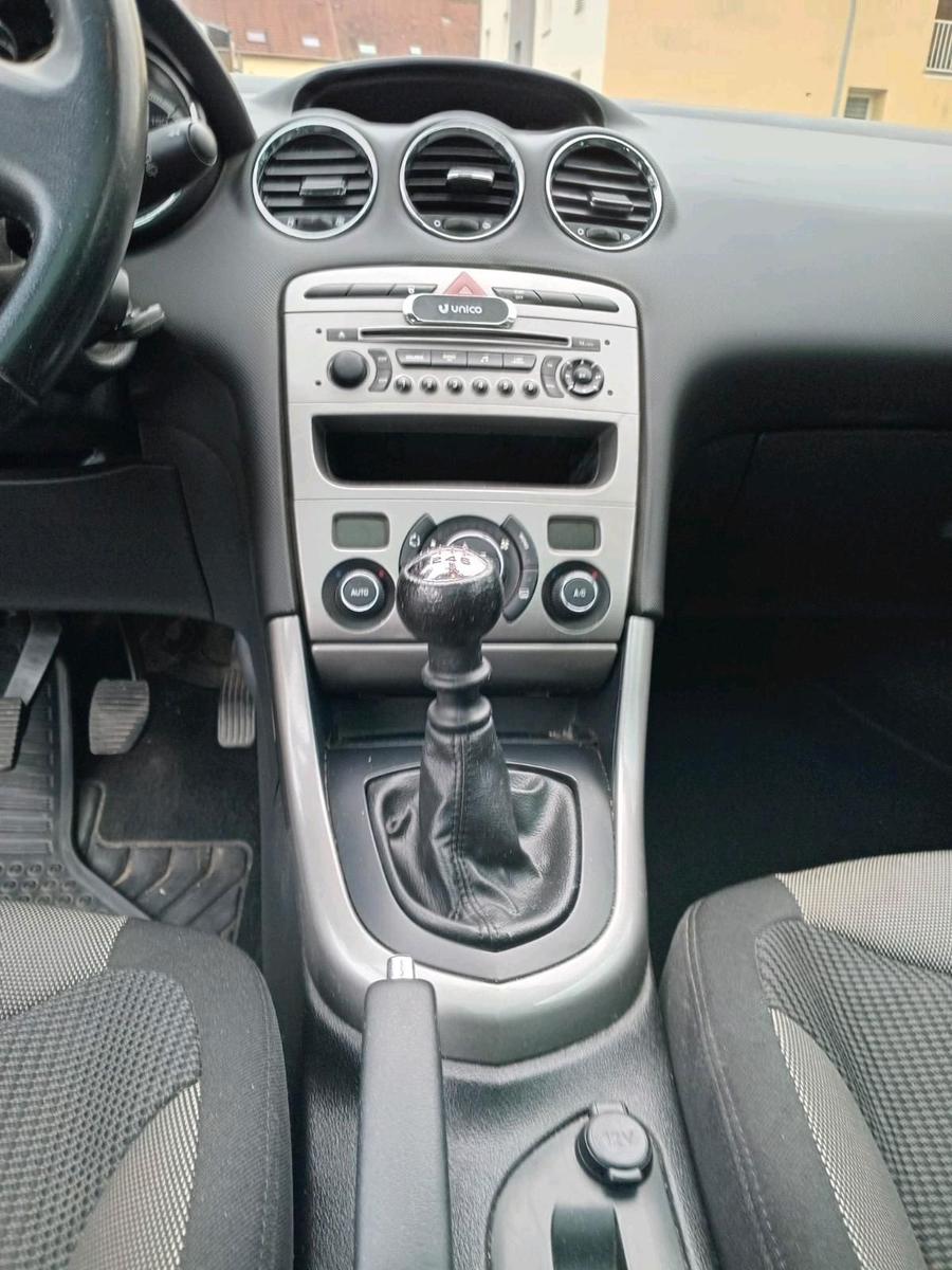 Peugeot 308 2011 — photo 11