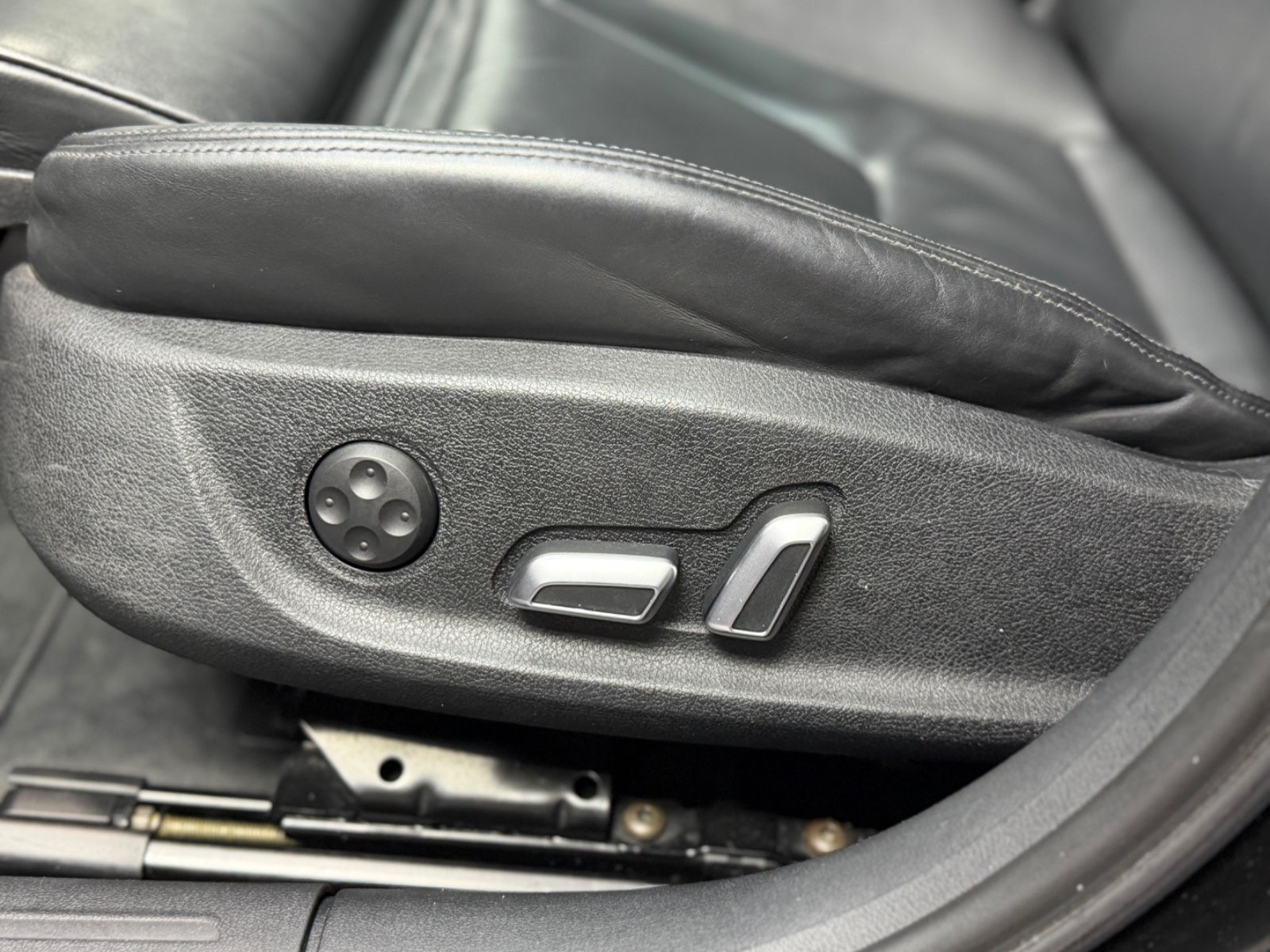 Fahrzeugabbildung Audi A4 Avant S line quattro|B&O|RS-SITZE|NAVI