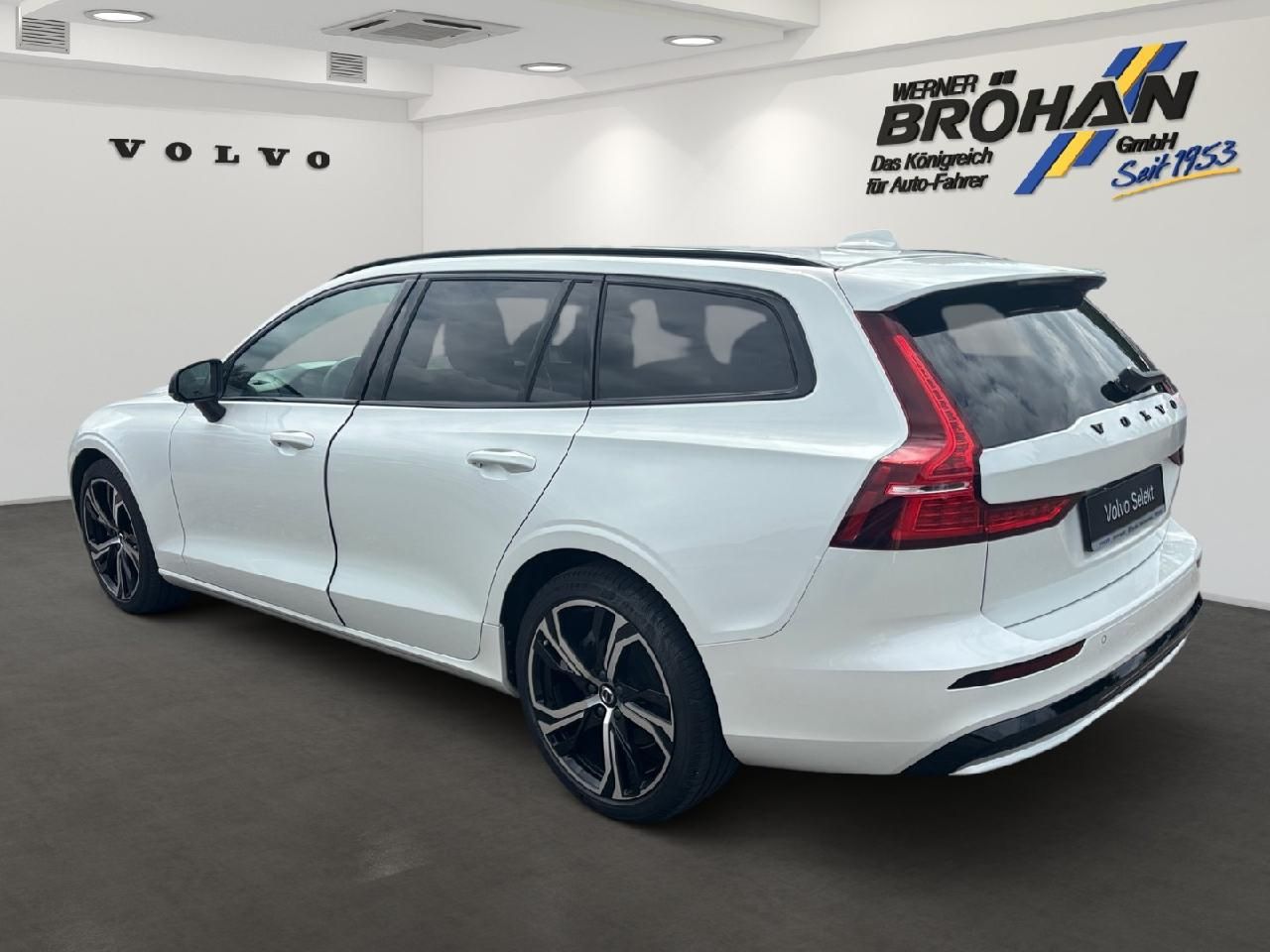 Fahrzeugabbildung Volvo V60 B4 Benzin Plus Dark 2WD