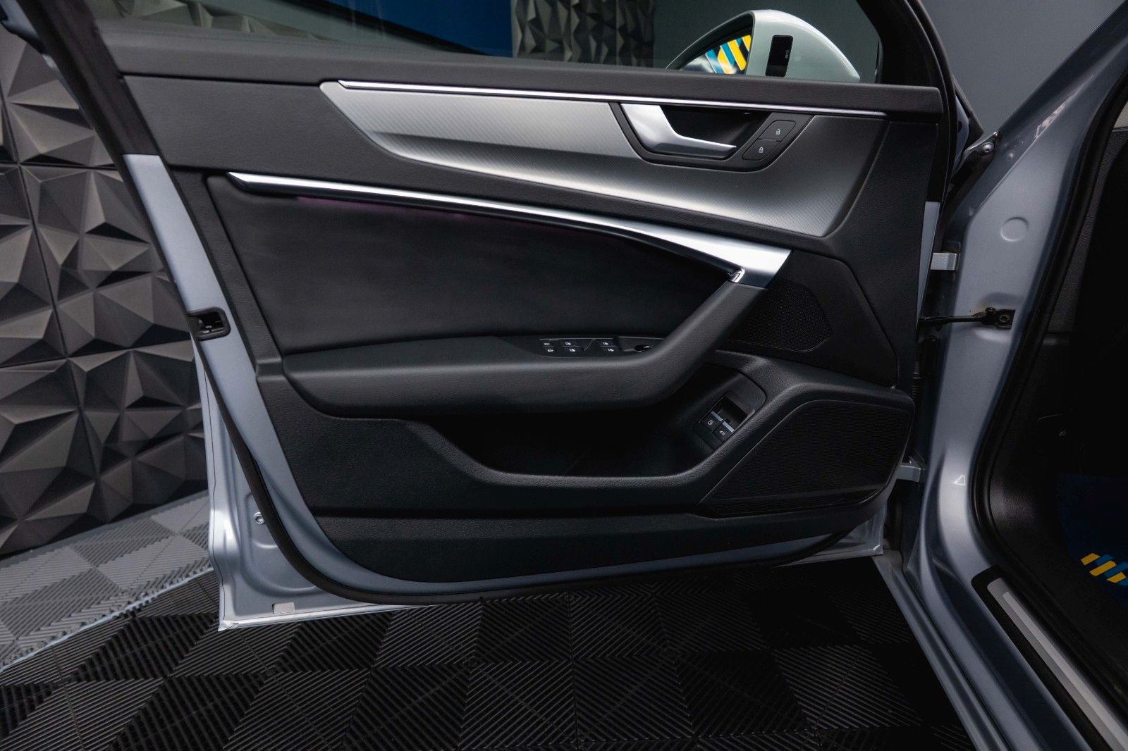 Fahrzeugabbildung Audi A6 Avant 50 TFSIe quattro SportDesign*Matrix*ACC