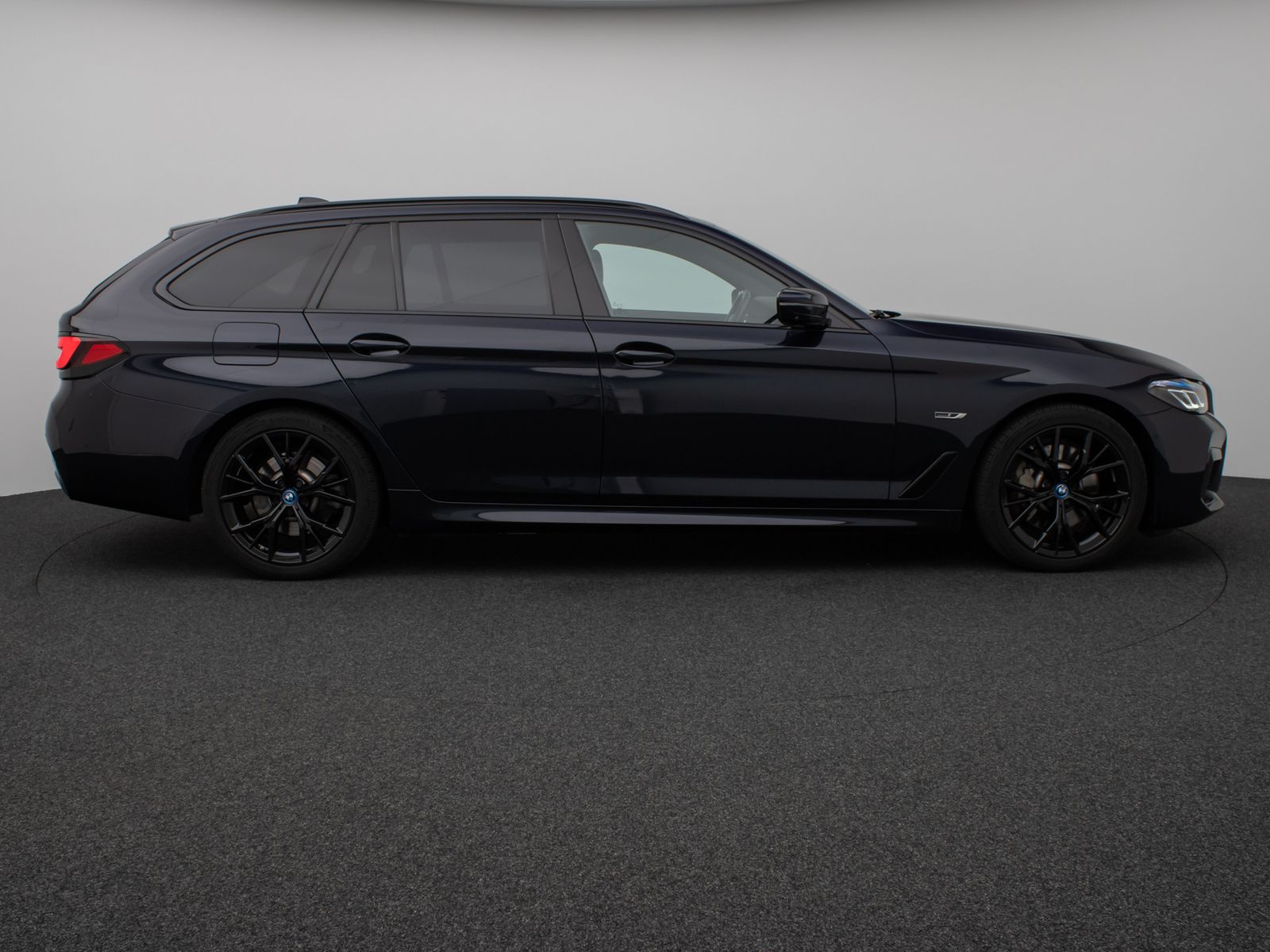 Fahrzeugabbildung BMW 530e xD M Sport Panorama Laser 360°HUD DAB H/K