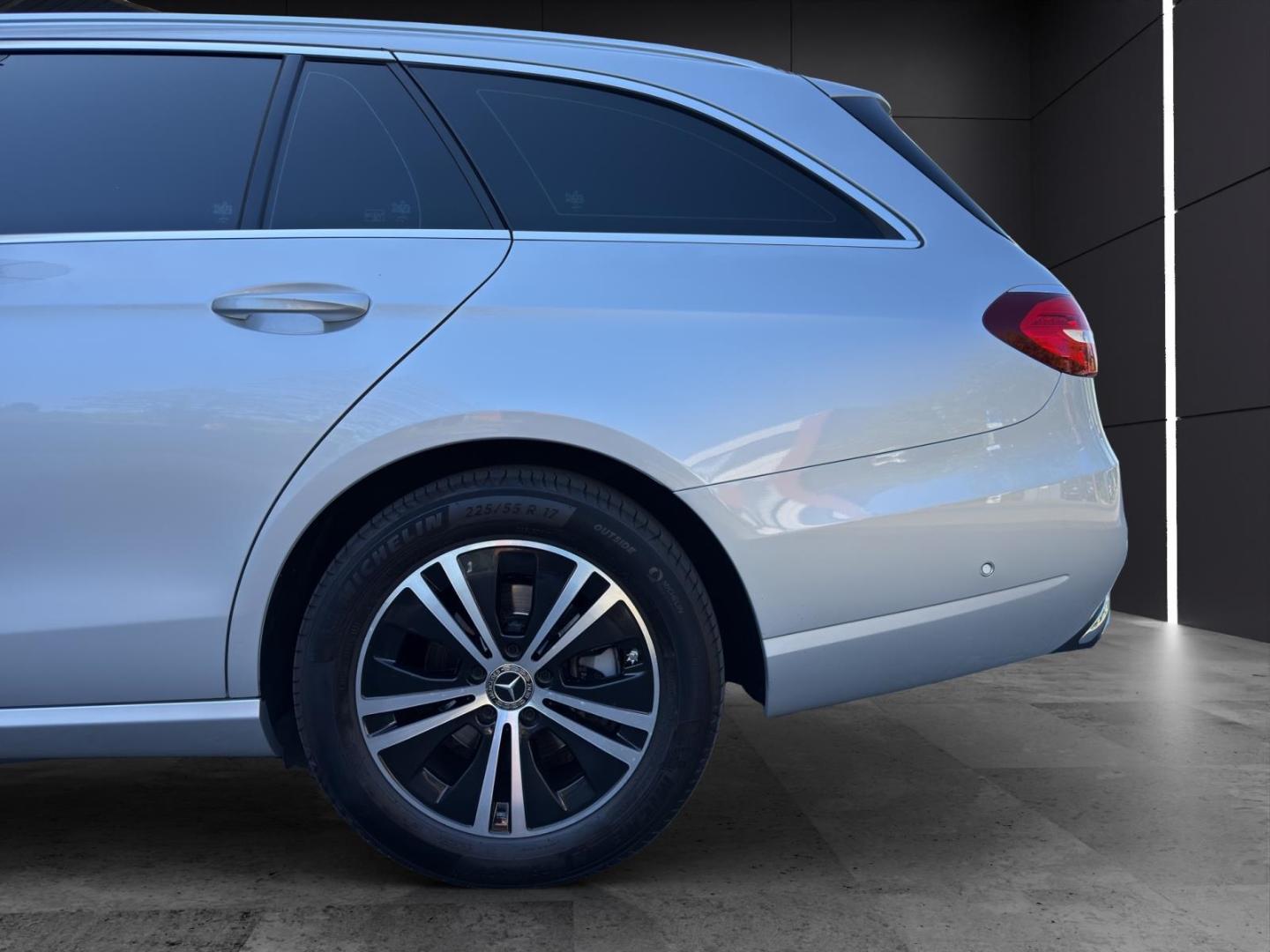 Mercedes-Benz E 220 d T Avantgarde MBUX COMAND Kamera LED Appl