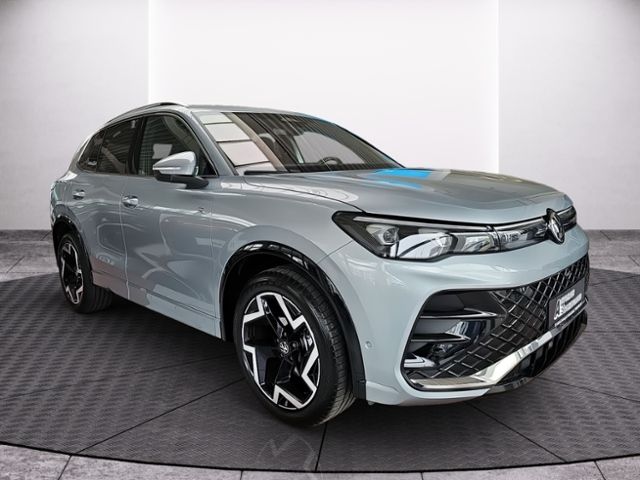 Fahrzeugabbildung Volkswagen Tiguan 1.5 eTSI DSG R-Line IQ.LIGHT STDHZ NAVI A