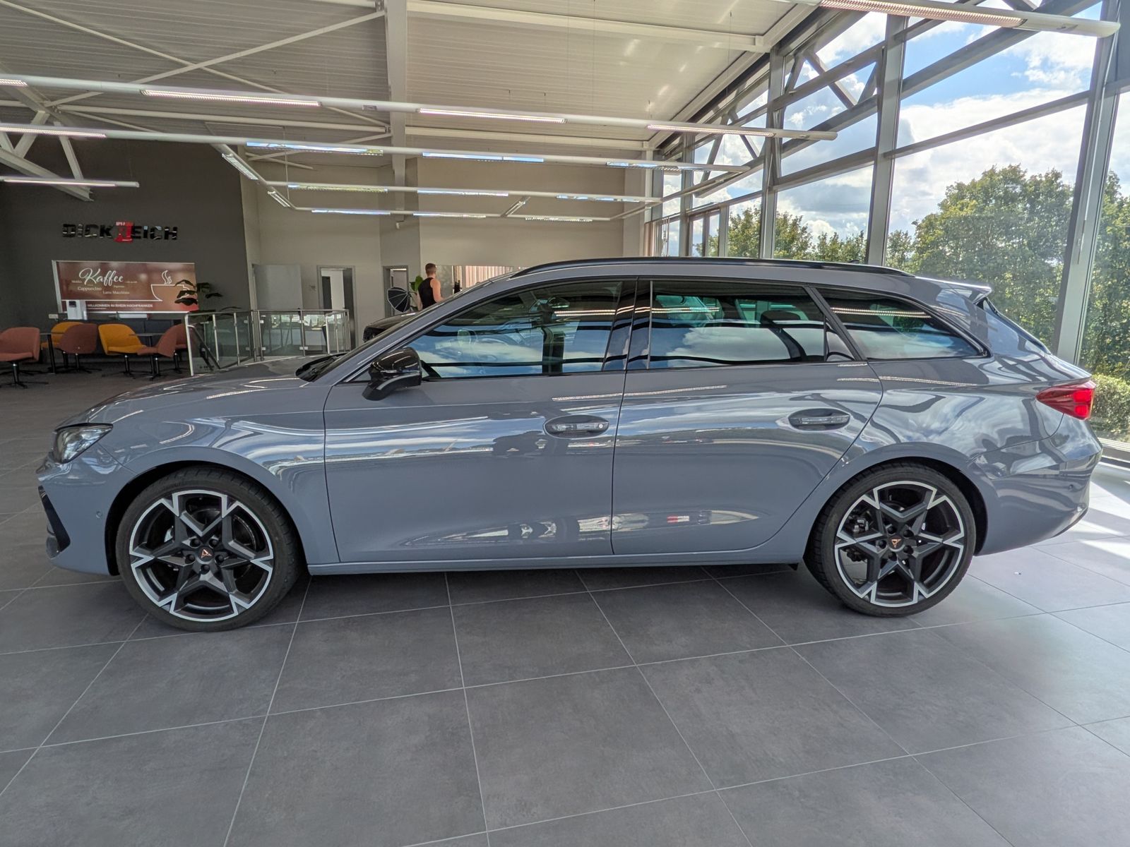 Fahrzeugabbildung CUPRA Leon 1.5 eTSI DINAMICA MATRIX ACC PANO AHK 5J-Ga