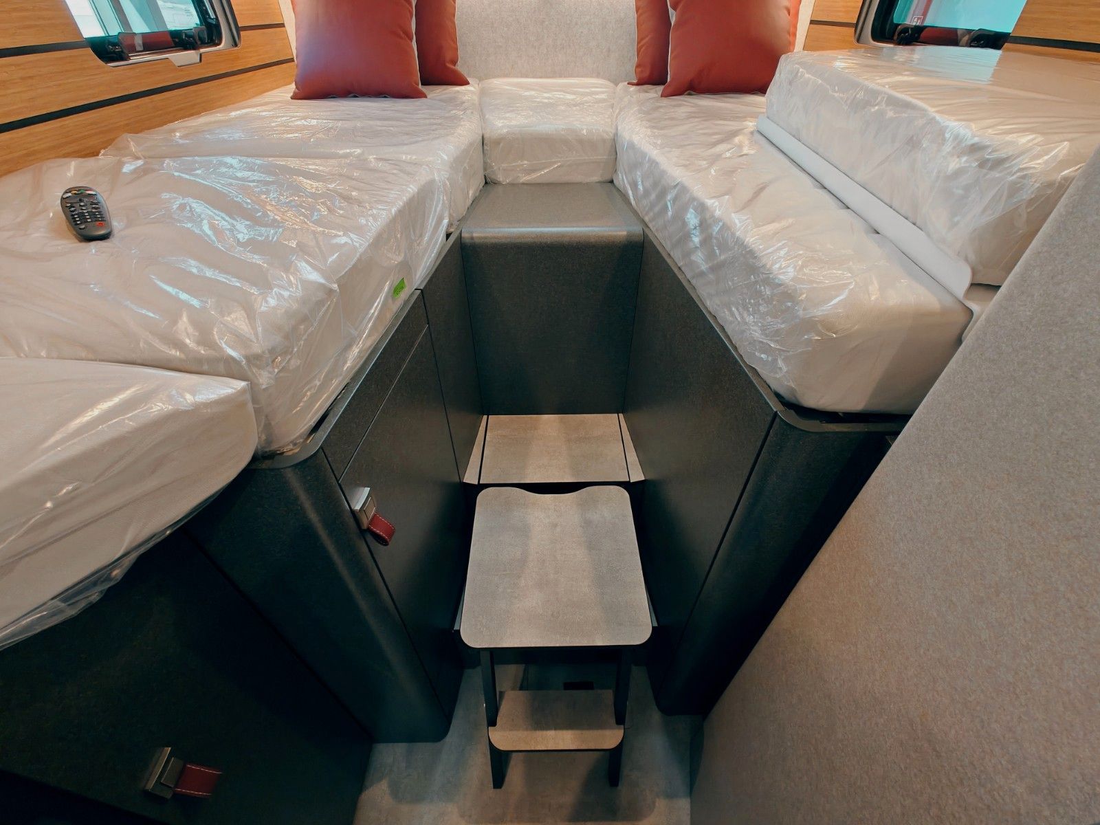 Fahrzeugabbildung HYMER / ERIBA / HYMERCAR ML - T 580 4x4² RSX PRO - PTS ACHATGRAU by palmo
