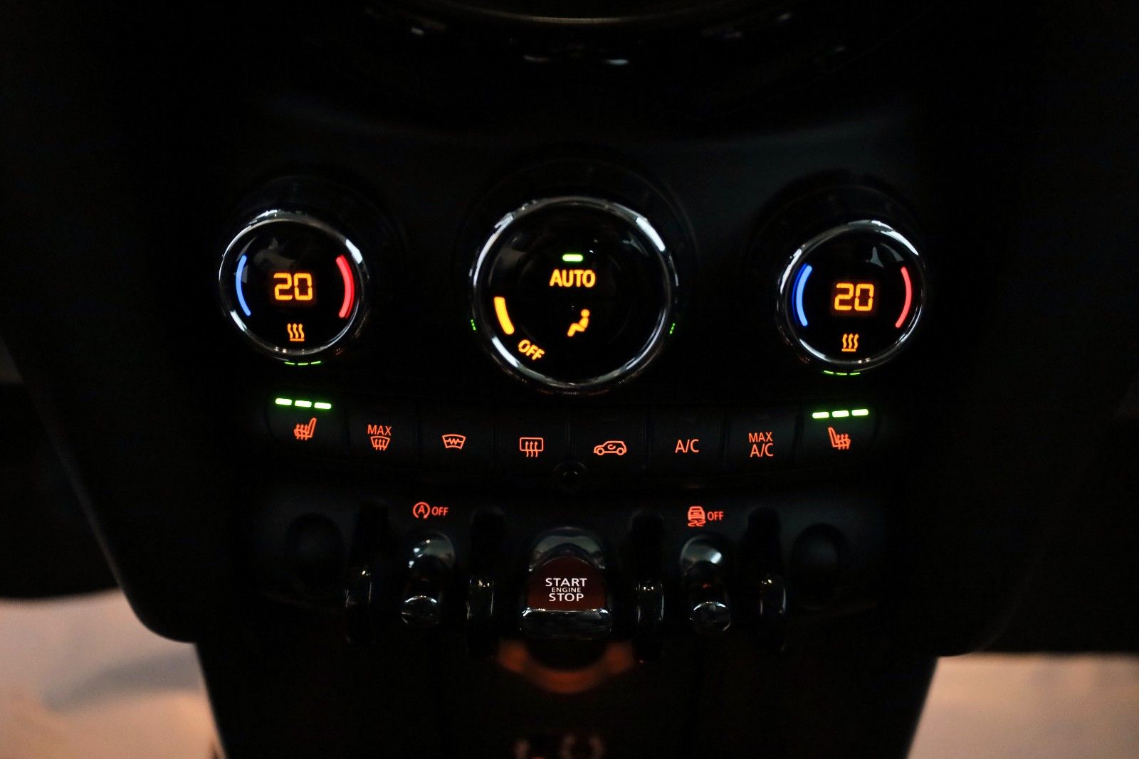 Fahrzeugabbildung MINI COOPER Mini 3T LED,SH,Paket: Pepper,Allwetter