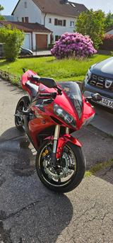 Yamaha R1 - YAMAHA 2005 R1