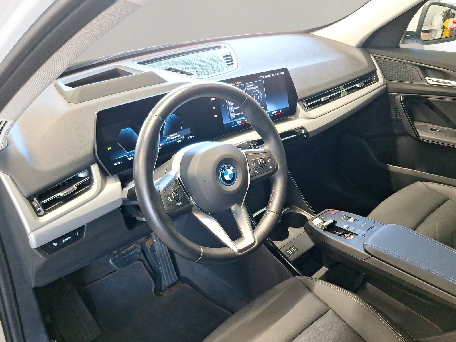 BMW iX1 xDrive30 LiveCockpitProf Head-Up Kamera LED foto 4