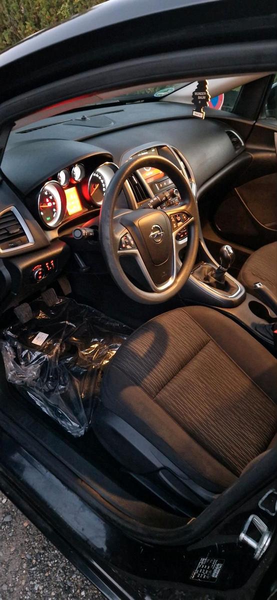 Opel Astra 2015 — photo 10