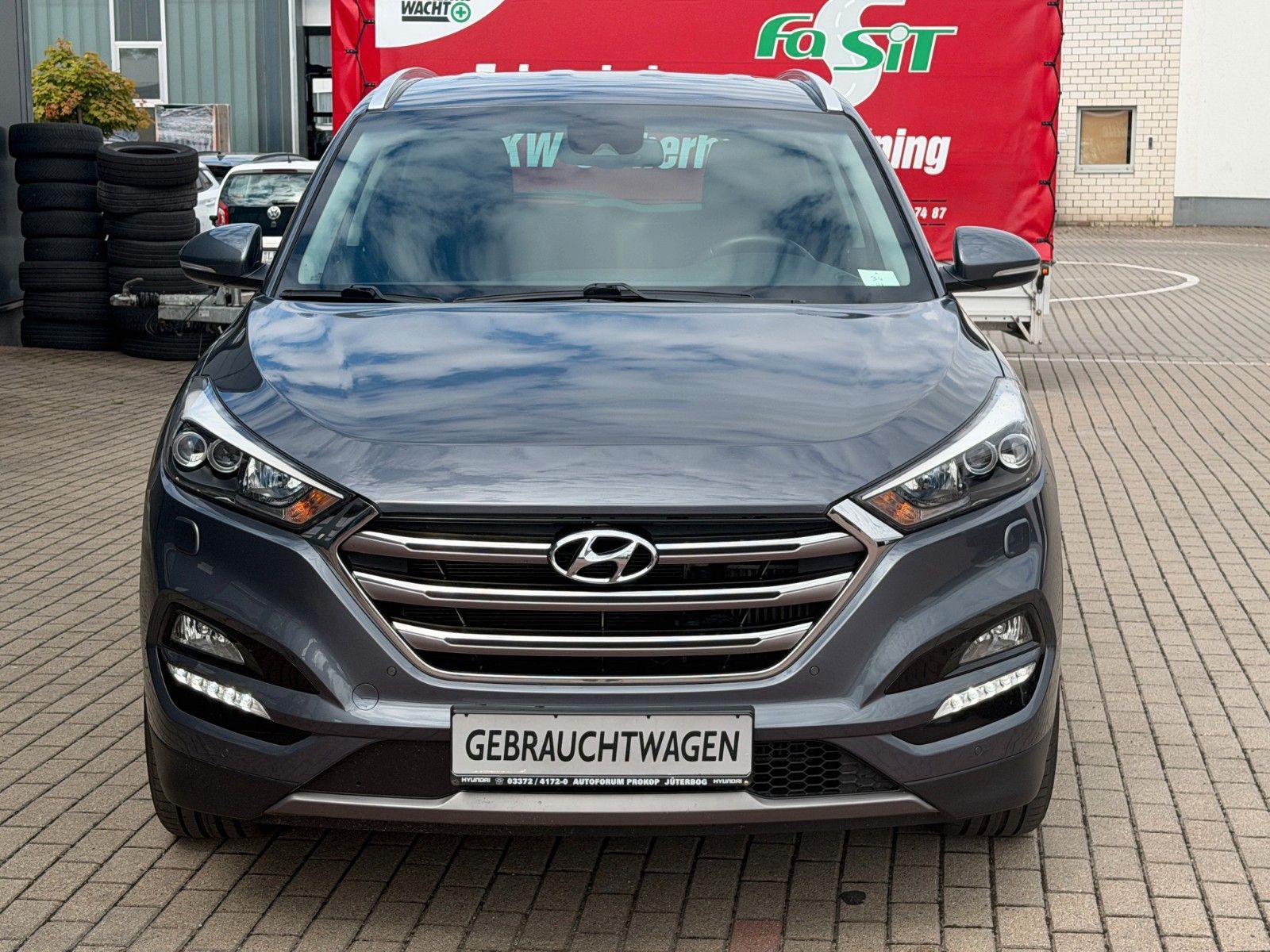 Fahrzeugabbildung Hyundai TUCSON 1.7 CRDi Premium *Totwinkl*8fach*AHK*LED*