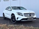 Mercedes-Benz GLA 200 Navi PDC R19 R-18 - Mercedes-Benz GLA 200: Limousine