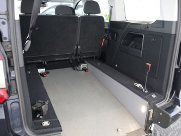Volkswagen Caddy Maxi 2.0TDI DSG ROLLSTUHLUMBAU NAV SHZ PDC