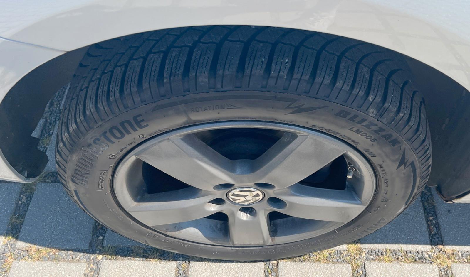 Volkswagen Touran 2011 — photo 23