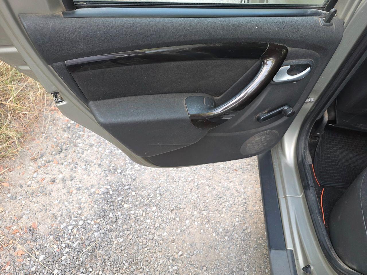 Dacia Duster 2012 — photo 11