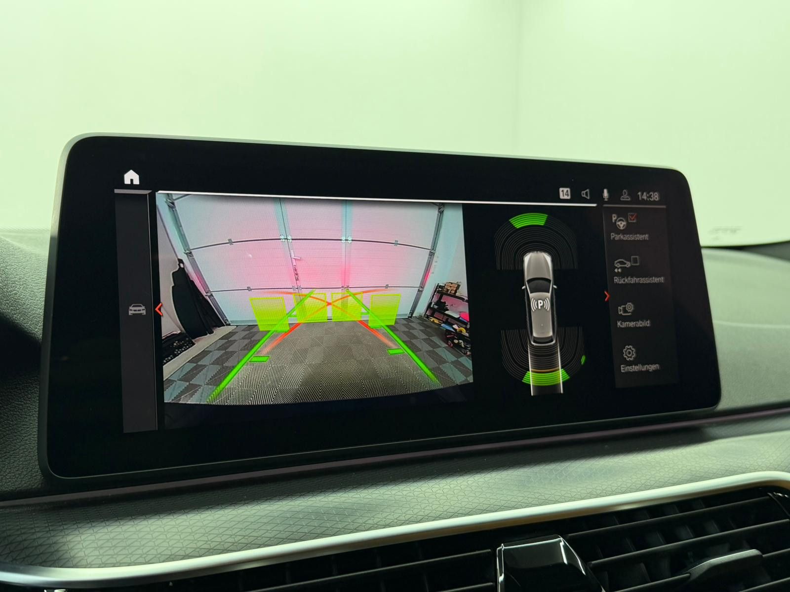 Fahrzeugabbildung BMW 530d M-SPORT/FACELIFT/LASER/ASSIST/STHZG/AHK