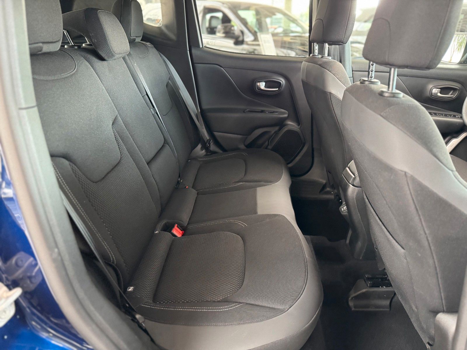 Fahrzeugabbildung Jeep Renegade Limited S 4WD Technologie-Paket