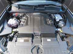 AUDI Q8 50 TDI quattro S-LINE competition plus Matrix AUDI Q8 50 TDI quattro S-LINE competition plus Matrix