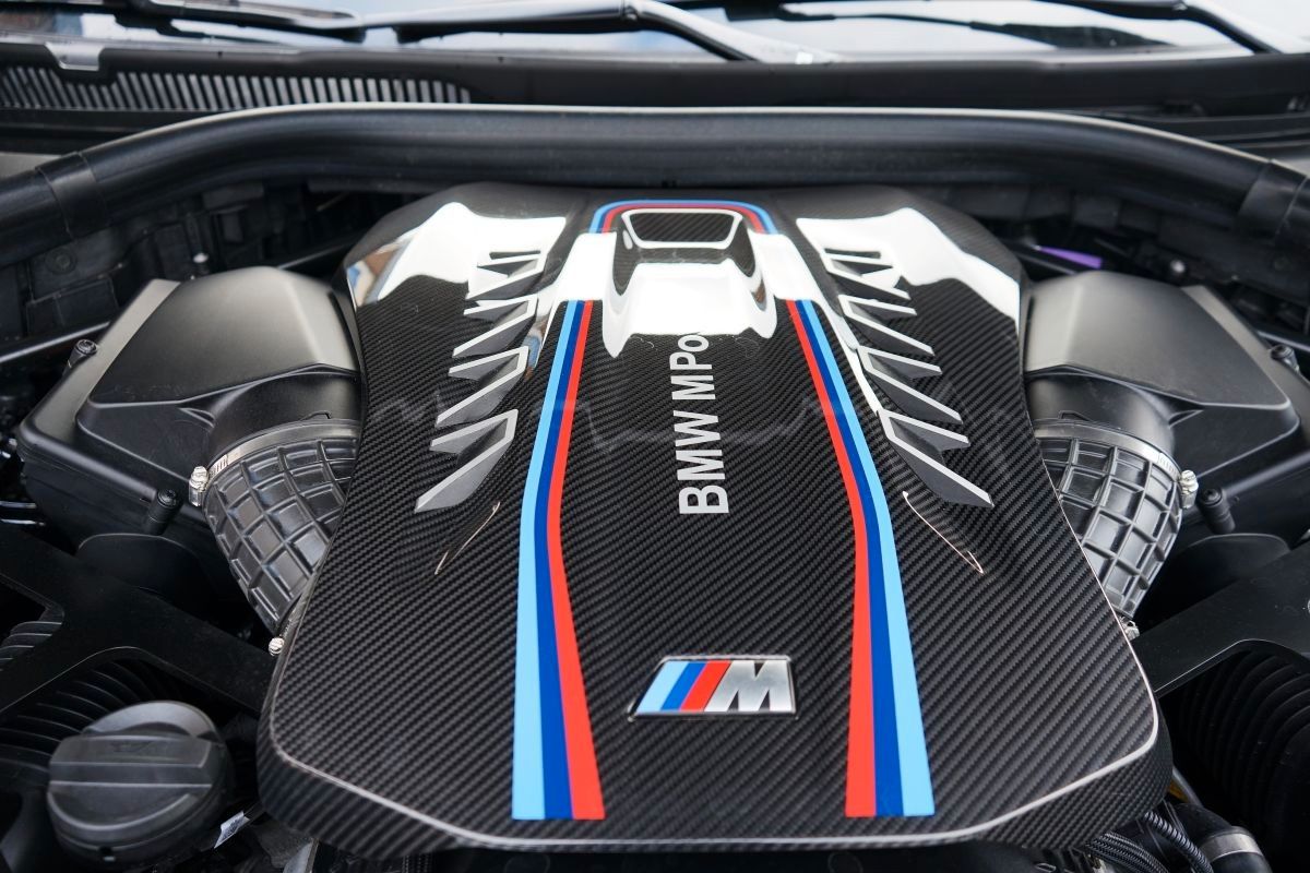 Fahrzeugabbildung BMW X6 M Competition*Carbon*Pano Sky*B&W*Ahk*360 Kam