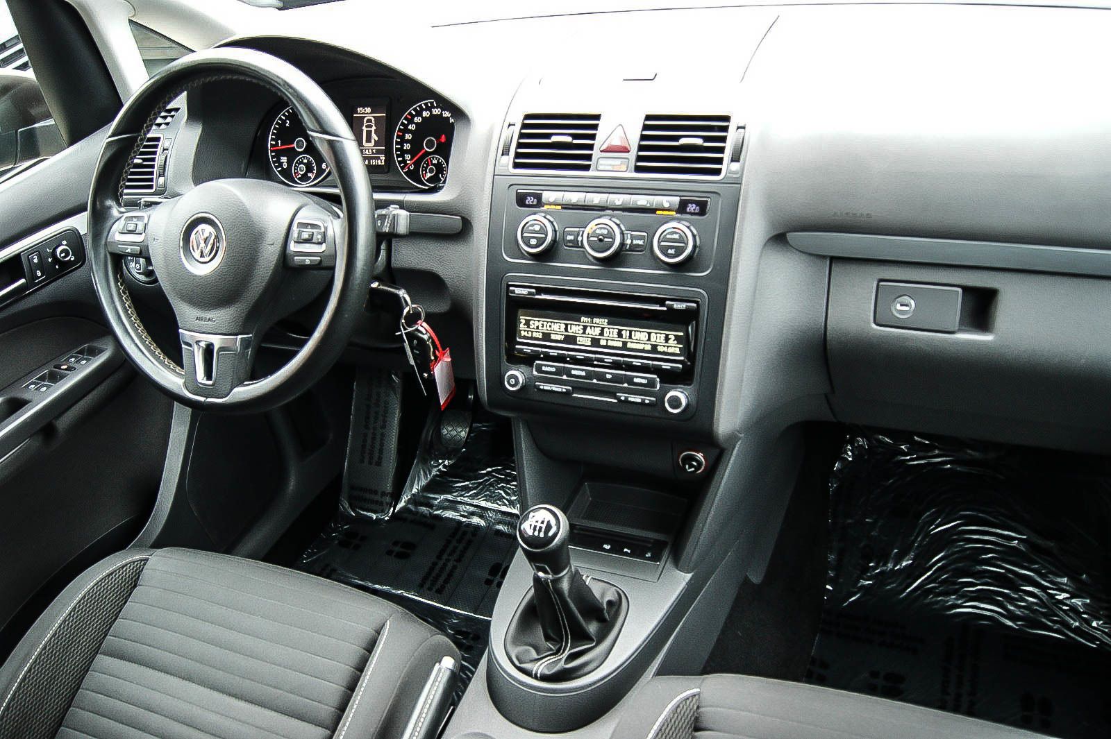 Fahrzeugabbildung Volkswagen Touran 16TDI Cup BI-XENON 7-SITZE SITZG PARKLENK