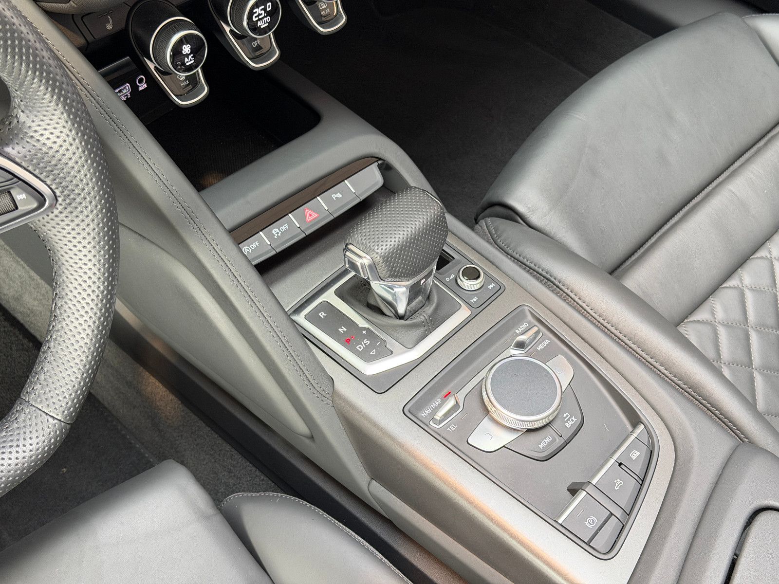 Fahrzeugabbildung Audi R8 Spyder 5.2 FSI RWD performance/BANG&OLUFSEN/