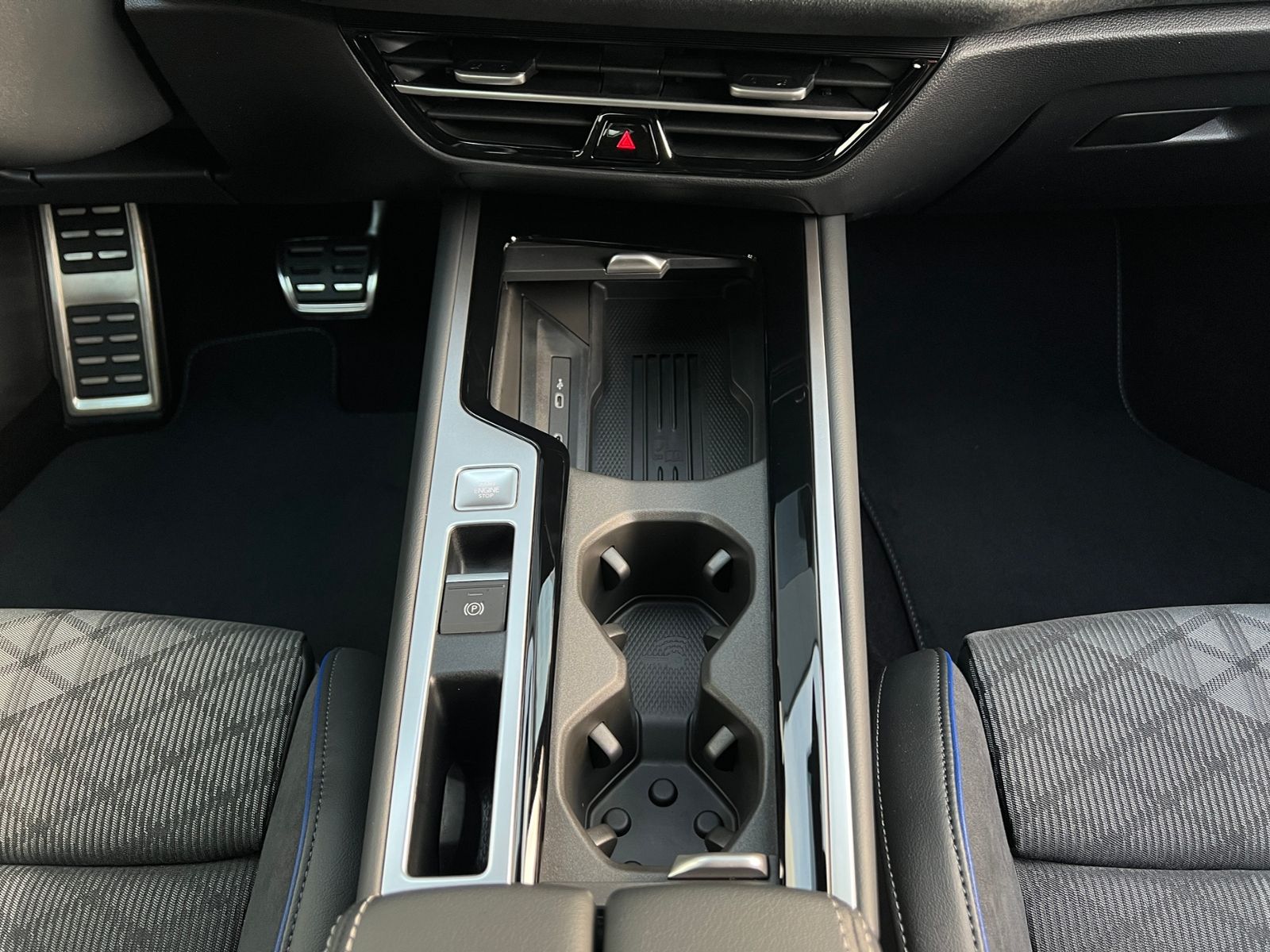 Fahrzeugabbildung Volkswagen Passat Variant R-Line 2.0 TDI DSG 4MOTION *AHK,