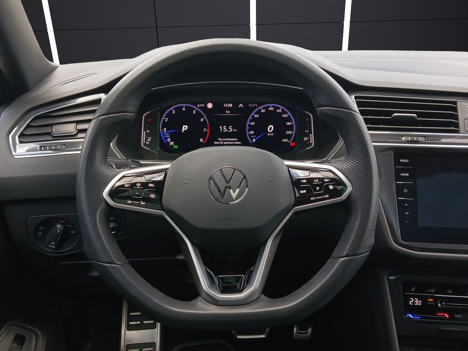 Fahrzeugabbildung Volkswagen Tiguan Allspace TSI R-Line DSG 4M IQ.Light Navi