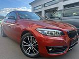 BMW 220i Coupe Sport-Line Aut. Navi Glasdach LED AHK - BMW mit Benzin-Antrieb: Orange, Sportwagen