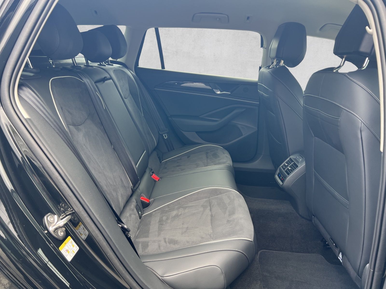 Passat Variant Business 1.5 TSI eHybrid DSG AHK*