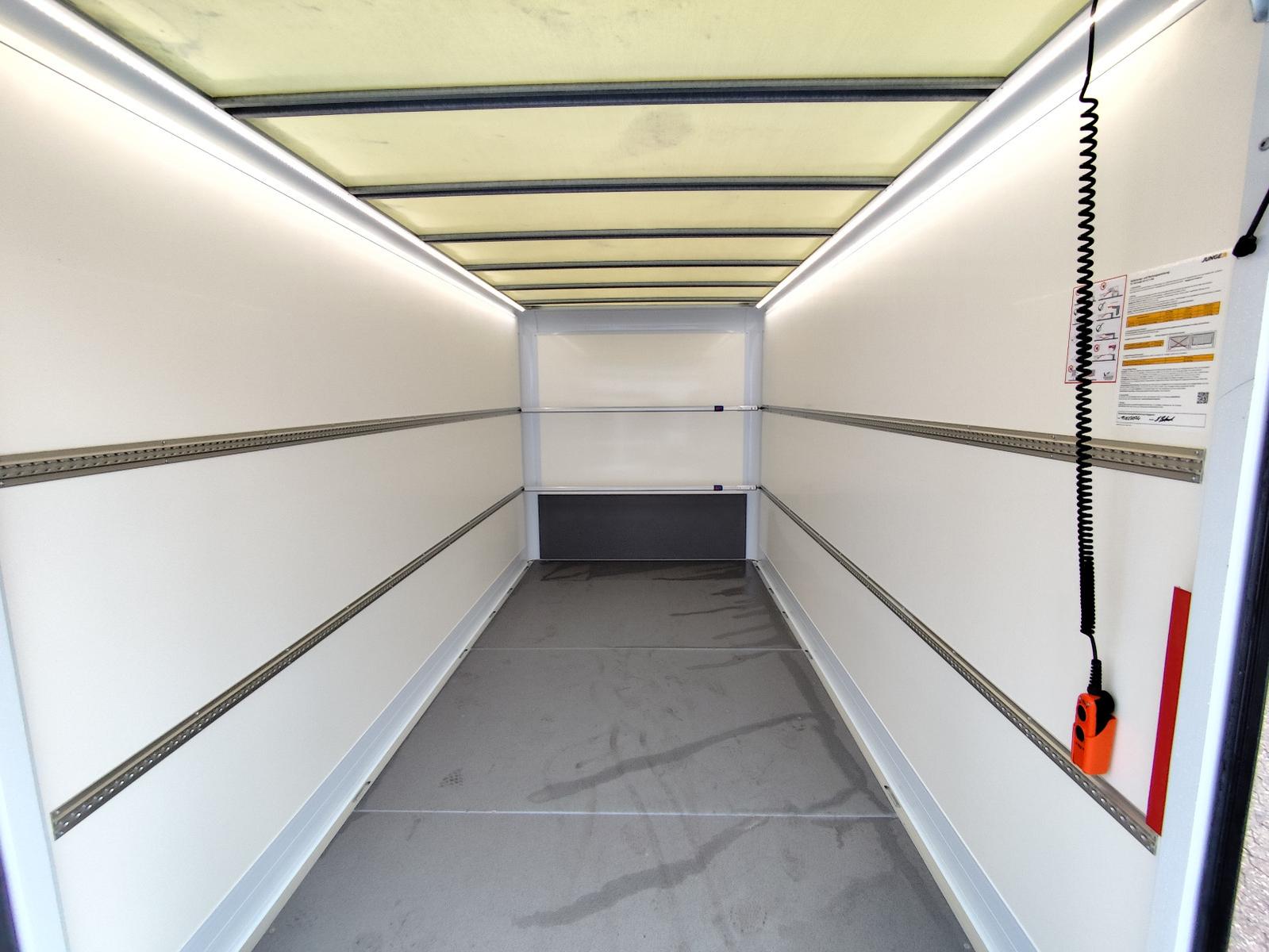 Maxus eDeliver 9 KOFFER mit Ladebordwand ! L4